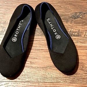 𝅺rothy’s black ballet flats. Size 8W